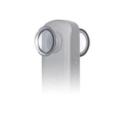 Protège-objectif TP-2 installé sur la RICOH360 THETA A1